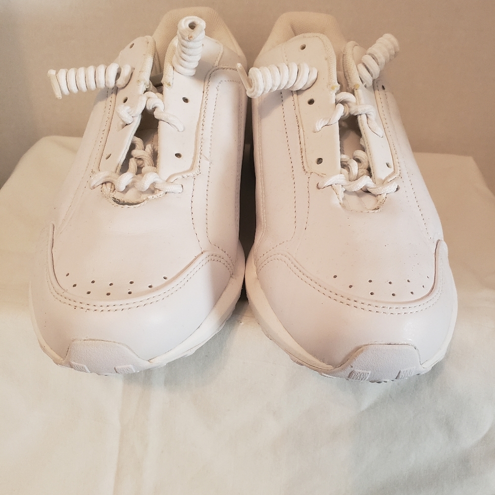 Reebok DMX Women Sneakers White Size 7.5 Wide.